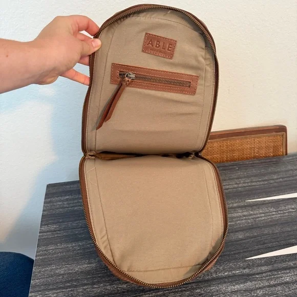 ABLE ROSA SLING Whiskey Brown Genuine Leather Sling Bag Women’s Men’s crossbody - Picture 5 of 13